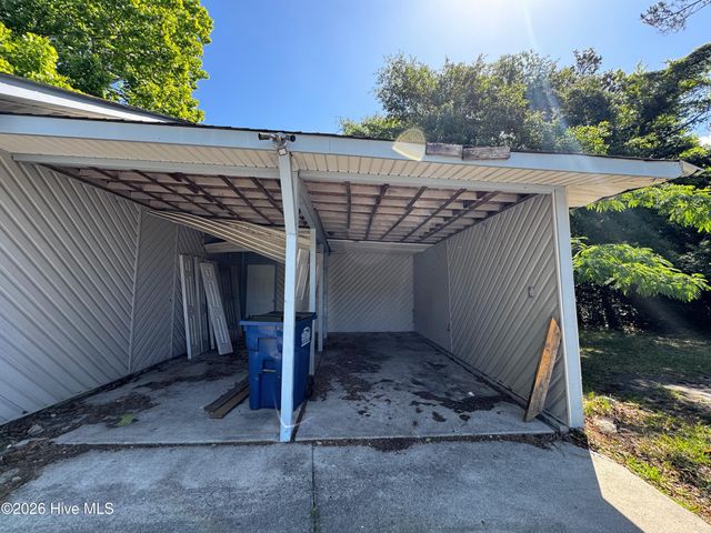739 Sloop Point Road, Hampstead, NC 28443