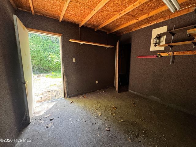 739 Sloop Point Road, Hampstead, NC 28443