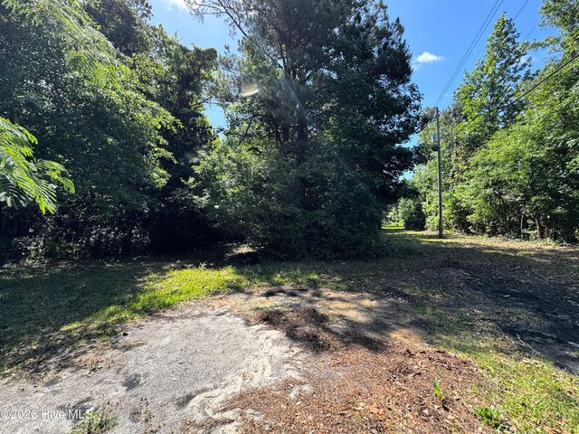 739 Sloop Point Road, Hampstead, NC 28443