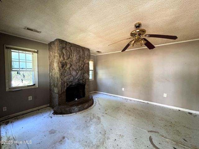 739 Sloop Point Road, Hampstead, NC 28443
