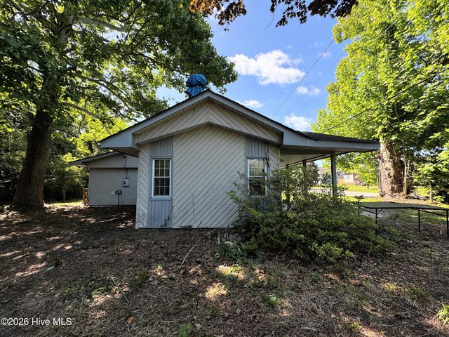 739 Sloop Point Road, Hampstead, NC 28443