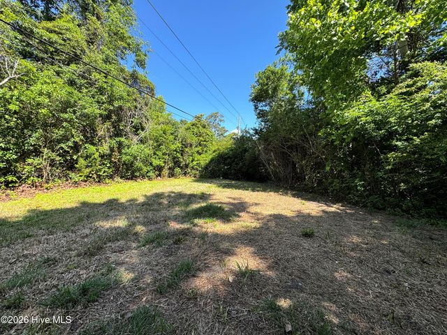 739 Sloop Point Road, Hampstead, NC 28443