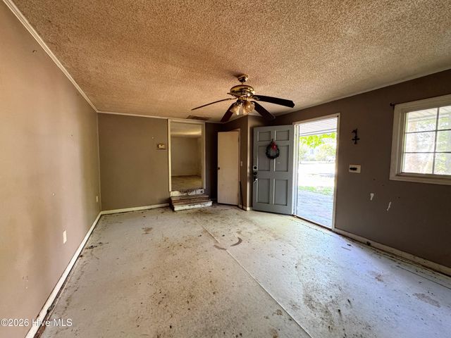 739 Sloop Point Road, Hampstead, NC 28443