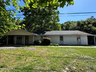 739 Sloop Point Road, Hampstead, NC 28443