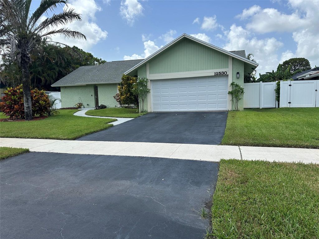 12530 SW 11th Ct, Davie, FL 33325