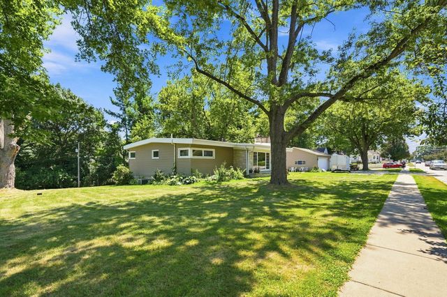 2510 7th Street, Moline, IL 61265