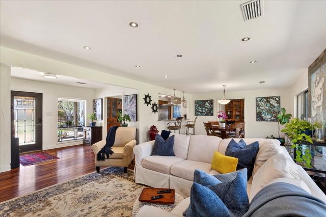 905 Lynhurst Lane, Denton, TX 76205