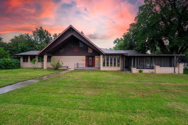 600 W 9th St, Newton, KS 67114