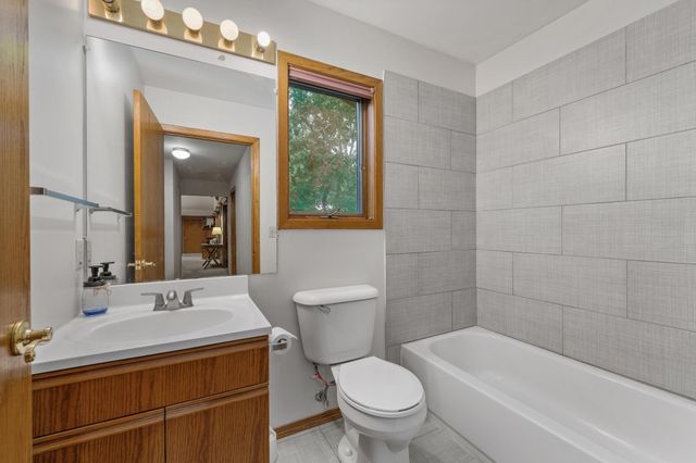 600 W 9th St, Newton, KS 67114