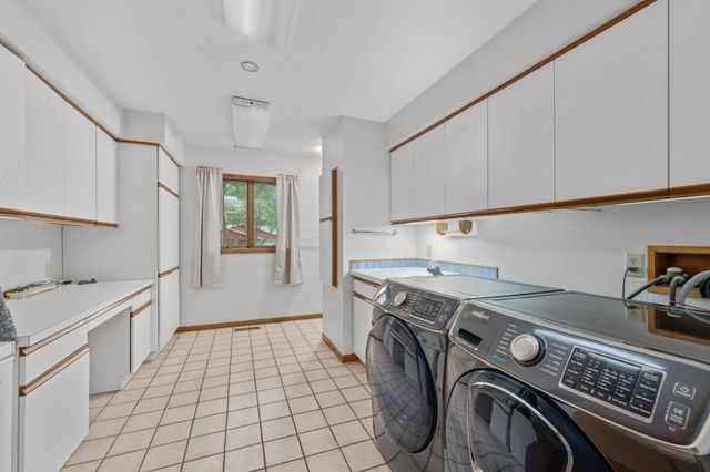 600 W 9th St, Newton, KS 67114