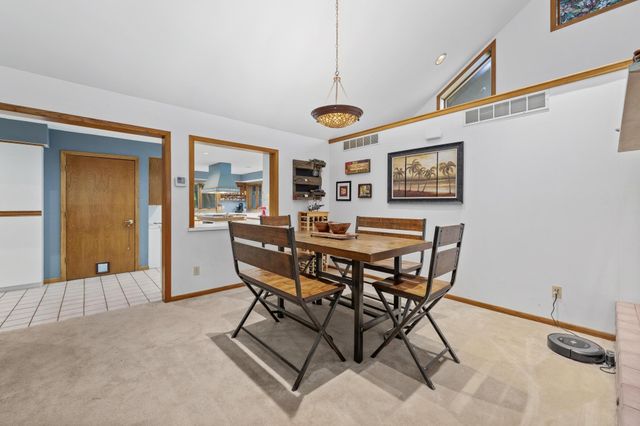 600 W 9th St, Newton, KS 67114