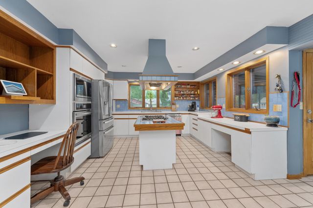 600 W 9th St, Newton, KS 67114