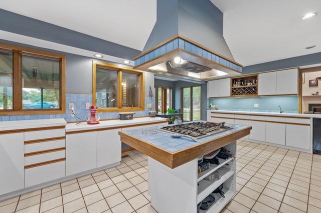 600 W 9th St, Newton, KS 67114