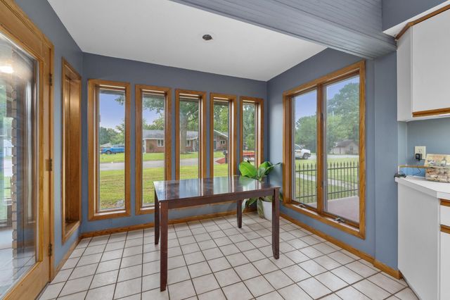 600 W 9th St, Newton, KS 67114