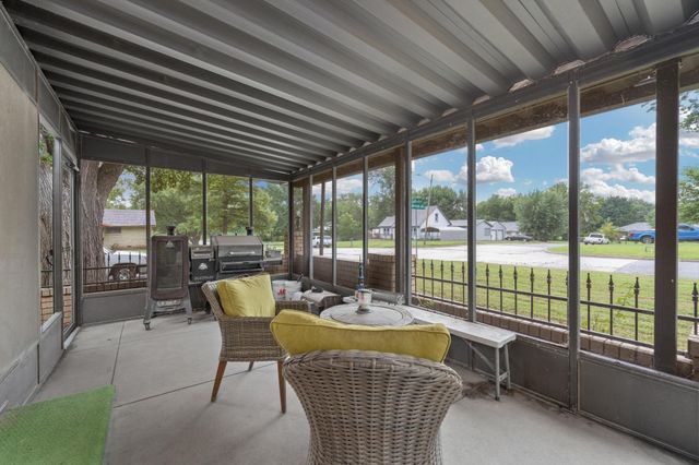 600 W 9th St, Newton, KS 67114