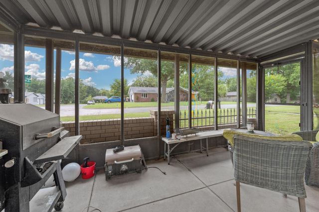 600 W 9th St, Newton, KS 67114