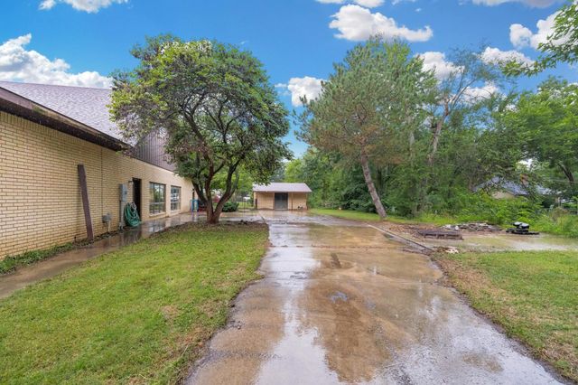 600 W 9th St, Newton, KS 67114