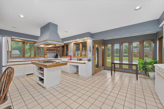 600 W 9th St, Newton, KS 67114