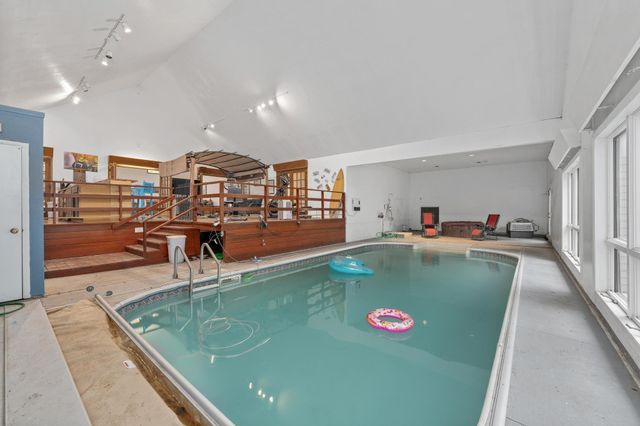 600 W 9th St, Newton, KS 67114