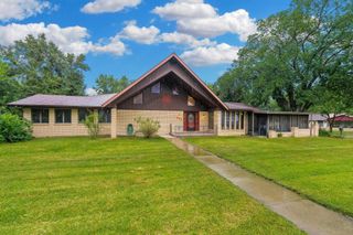 600 W 9th St, Newton, KS 67114