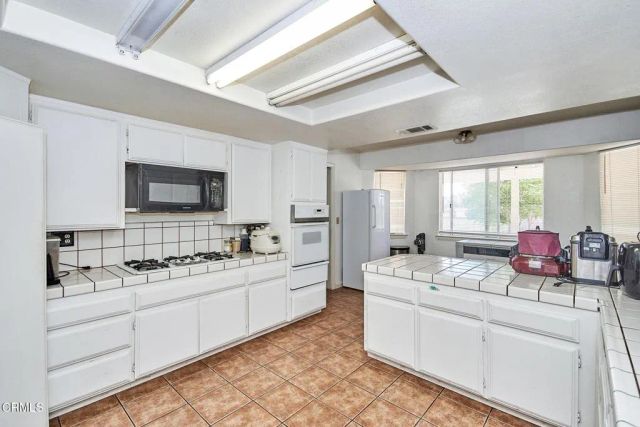 9527 Riggins Road, Phelan, CA 92371