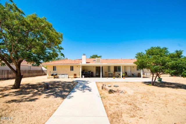 9527 Riggins Road, Phelan, CA 92371