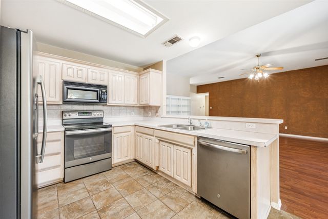 816 Willow Court, Saginaw, TX 76179