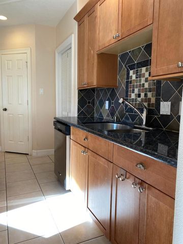 11815 Canyon Mills Drive, Houston, TX 77095