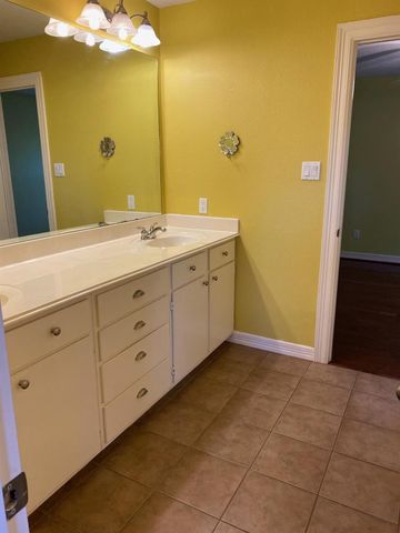 11815 Canyon Mills Drive, Houston, TX 77095