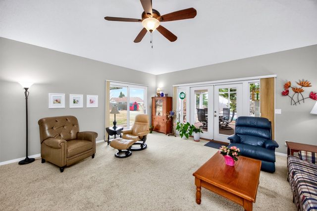 6833 Coburn Lane, Johnston, IA 50131