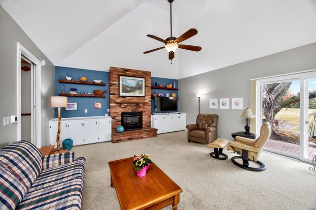 6833 Coburn Lane, Johnston, IA 50131