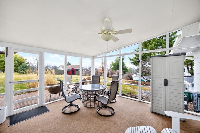 6833 Coburn Lane, Johnston, IA 50131