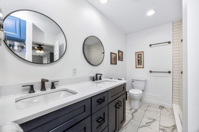 6833 Coburn Lane, Johnston, IA 50131