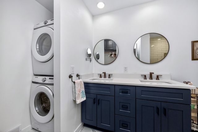 6833 Coburn Lane, Johnston, IA 50131