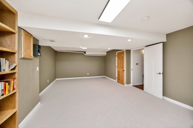 6833 Coburn Lane, Johnston, IA 50131