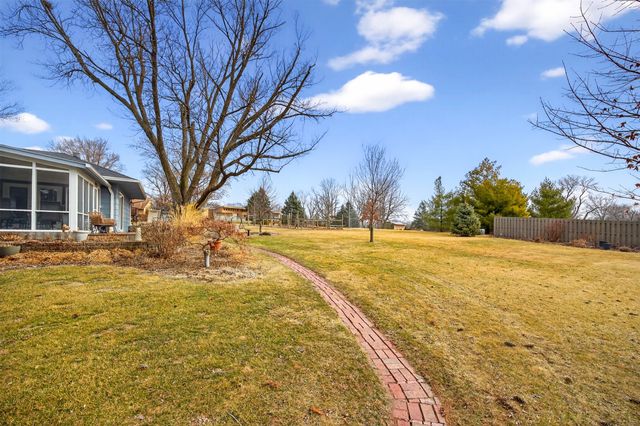 6833 Coburn Lane, Johnston, IA 50131