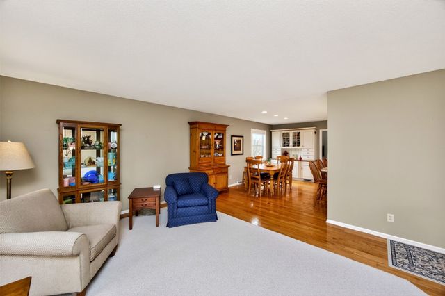 6833 Coburn Lane, Johnston, IA 50131