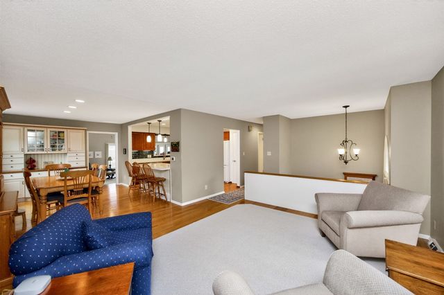 6833 Coburn Lane, Johnston, IA 50131