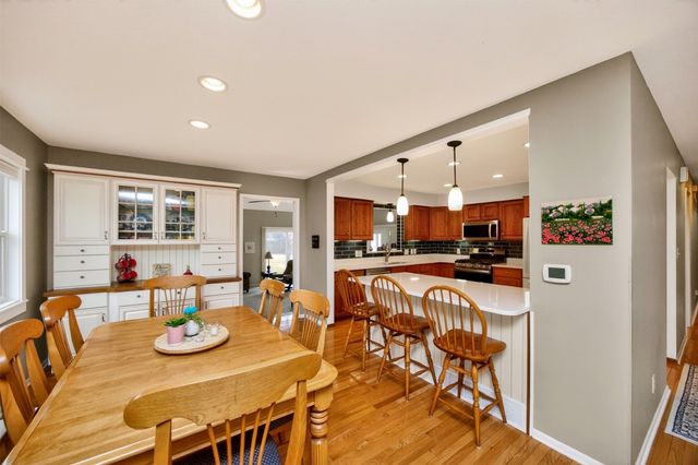 6833 Coburn Lane, Johnston, IA 50131