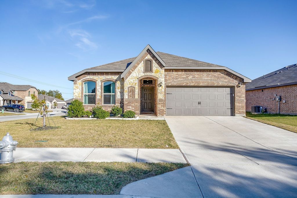 5828 Utopia Drive, Fort Worth, TX 76179