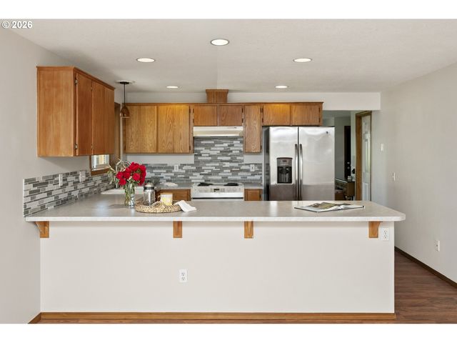 2391 N KAMIAKAN Dr, Cornelius, OR 97113