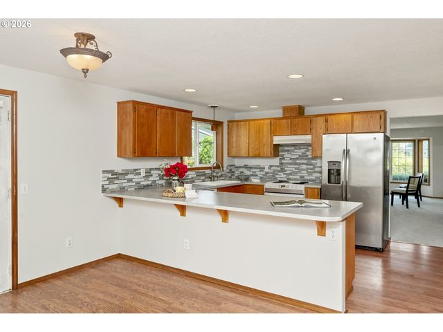 2391 N KAMIAKAN Dr, Cornelius, OR 97113