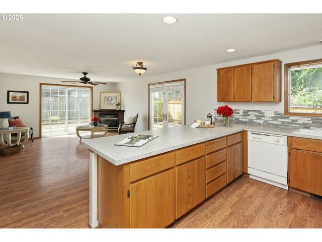 2391 N KAMIAKAN Dr, Cornelius, OR 97113