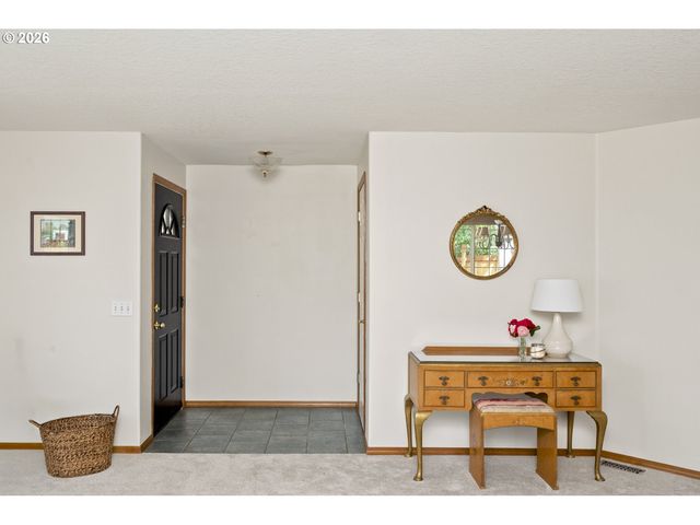 2391 N KAMIAKAN Dr, Cornelius, OR 97113