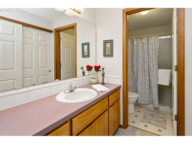 2391 N KAMIAKAN Dr, Cornelius, OR 97113