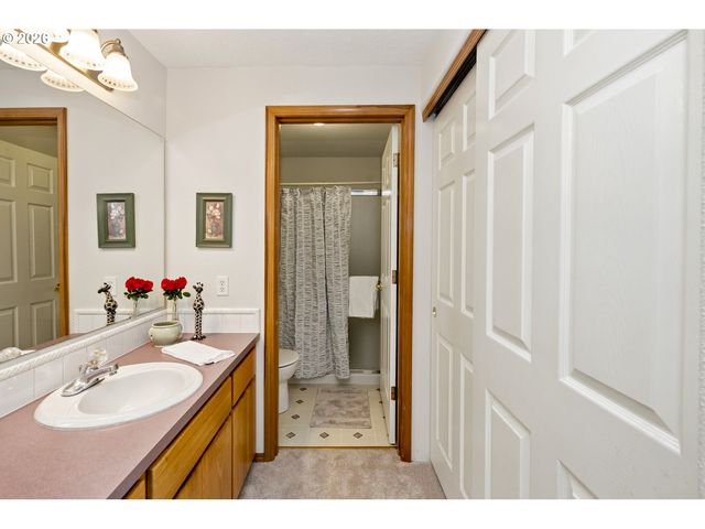 2391 N KAMIAKAN Dr, Cornelius, OR 97113