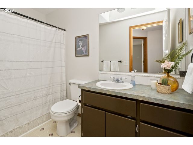 2391 N KAMIAKAN Dr, Cornelius, OR 97113