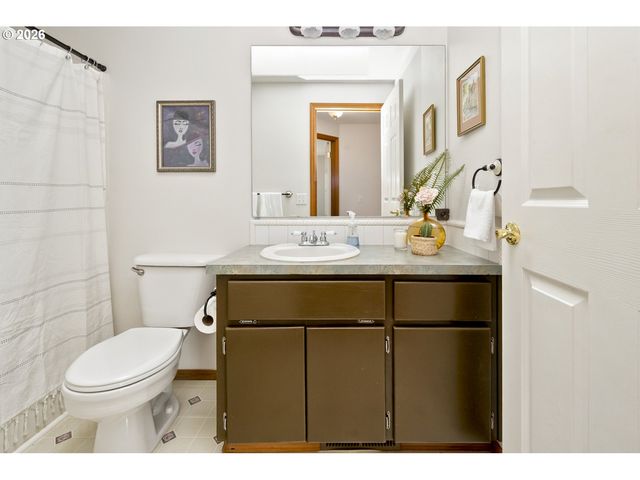 2391 N KAMIAKAN Dr, Cornelius, OR 97113
