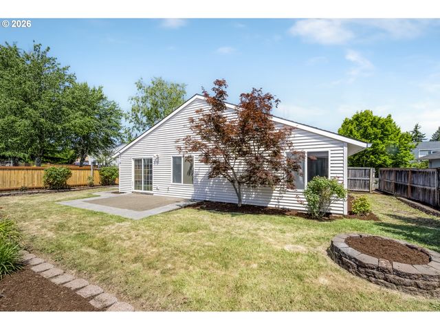 2391 N KAMIAKAN Dr, Cornelius, OR 97113