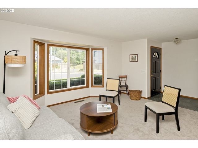 2391 N KAMIAKAN Dr, Cornelius, OR 97113